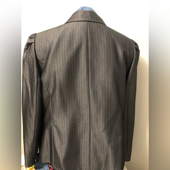 TAHARI Grey Pinstripe 2 piece Skirt Suit Size 16W - Picture 7 of 12